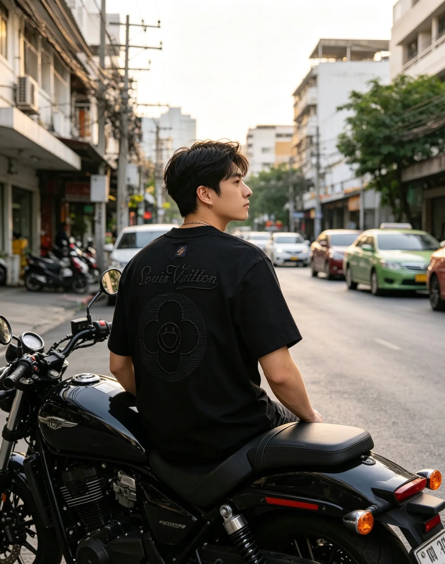 Louis Vuitton/Louis Vuitton round neck short sleeves with sunflower embroidery on the back